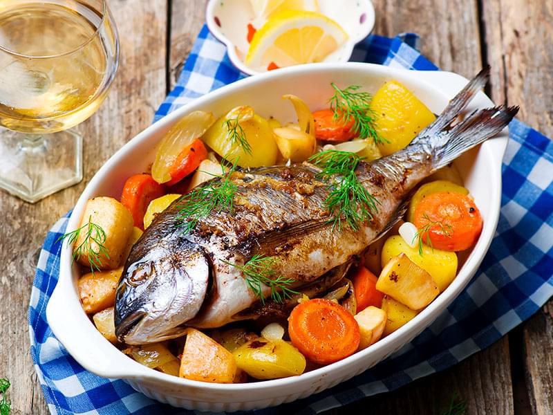 Žuvis, kepta su daržovėmis: švelnus paruošimas ir omega-3 įsisavinimas